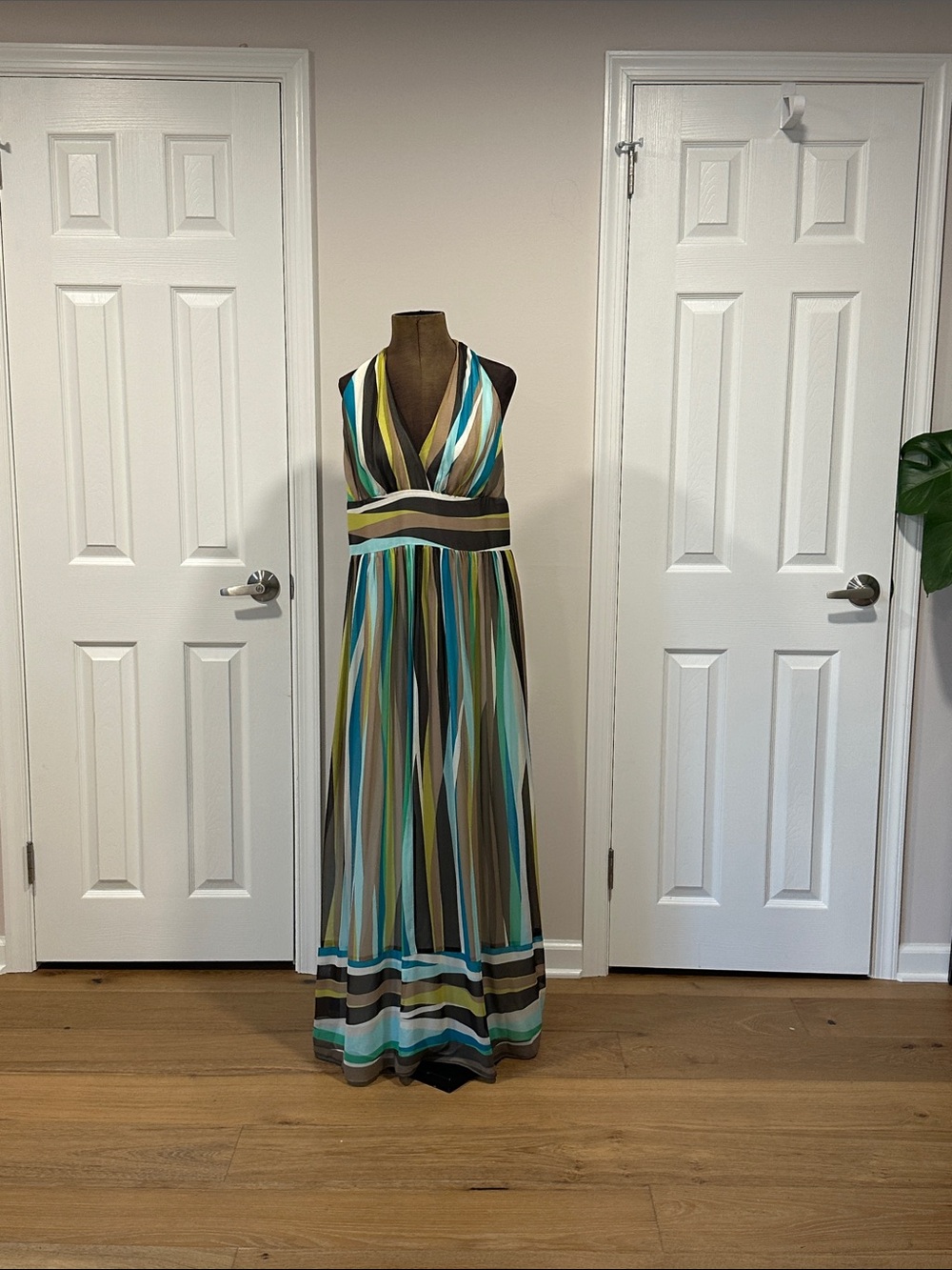 Banana Republic 100% Silk  Striped Halter Maxi Dress size 16